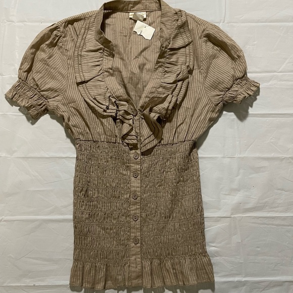 Tops - Women’s shirt. Stretch waist. Awesome piece for a night out